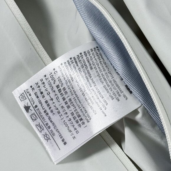 The ARC'TERYX BETA LT GOER-TXE is marked as a men's size, but it also fits women - Picture 7 of 9